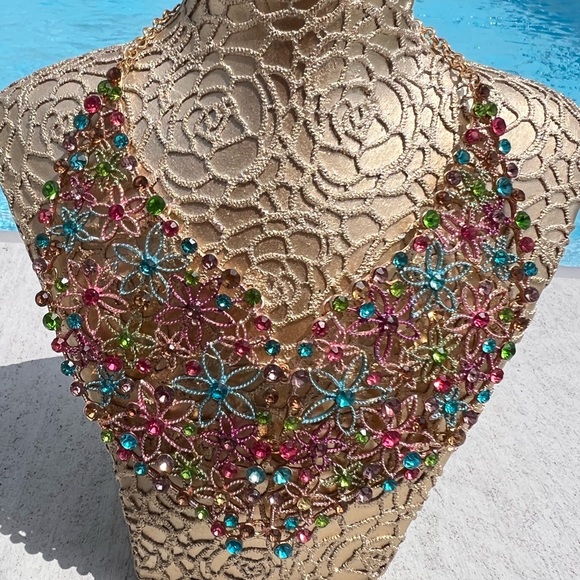 New Natasha Accessories
Flower Power Statement Necklace - Picture 9 of 13
